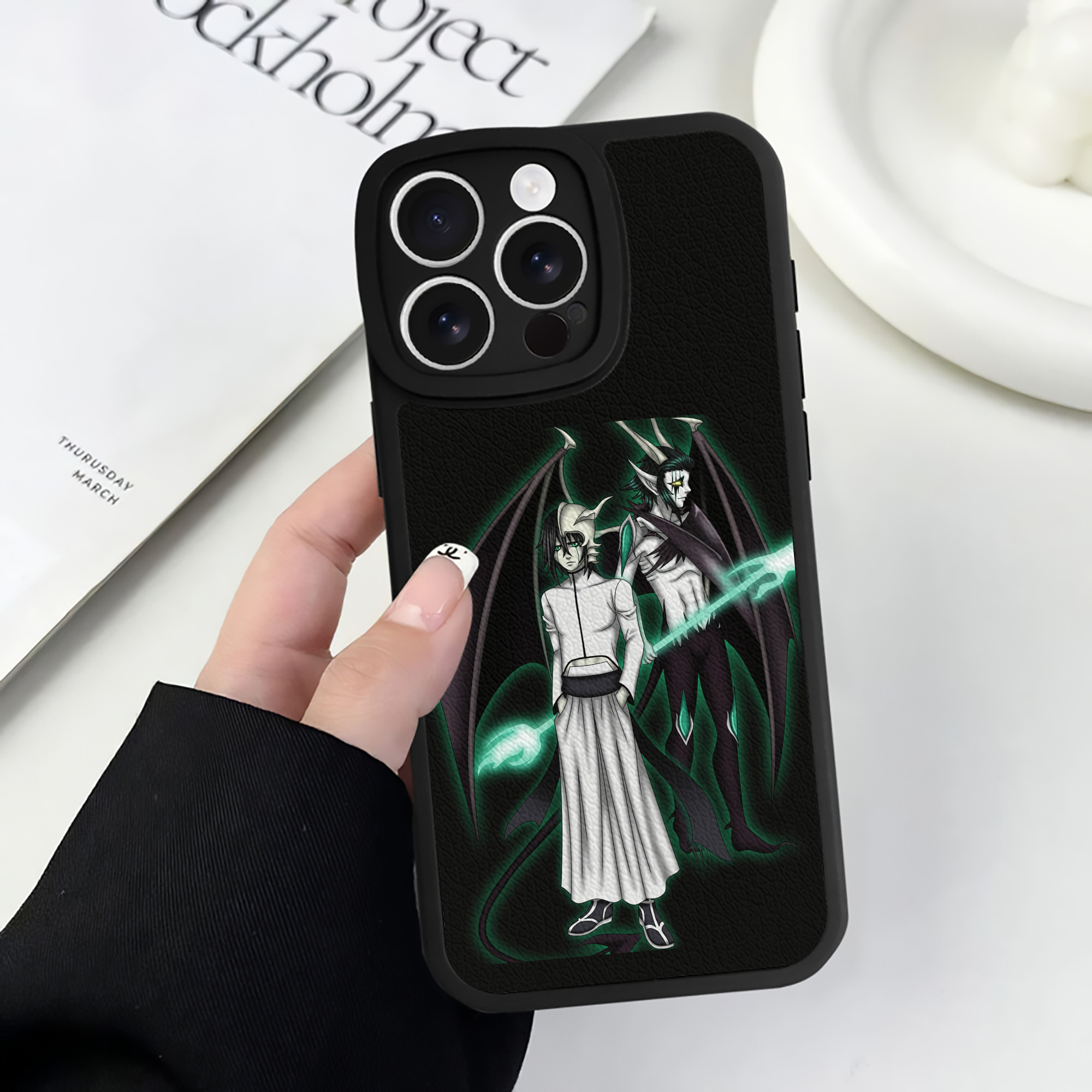 （画像用） ブリーチ ウルキオラ·シファー BLEACH Ulquiorra cifer 【iPhone 16シリーズ対応】シリコンスマホケース（レザー調） 材質：シリコン